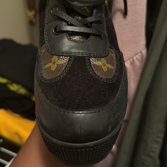 Selling Louis Vuitton boots wore like 5 times .. pretty much new. - Picture 6 of 11